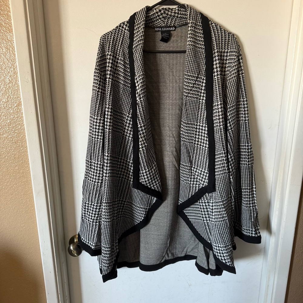 Woman’s Plus Size Black & White Houndstooth Open Cardigan Sweater 3X